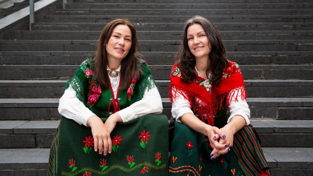 Systrarna Helena Igwe och Kristin Tossavainen.