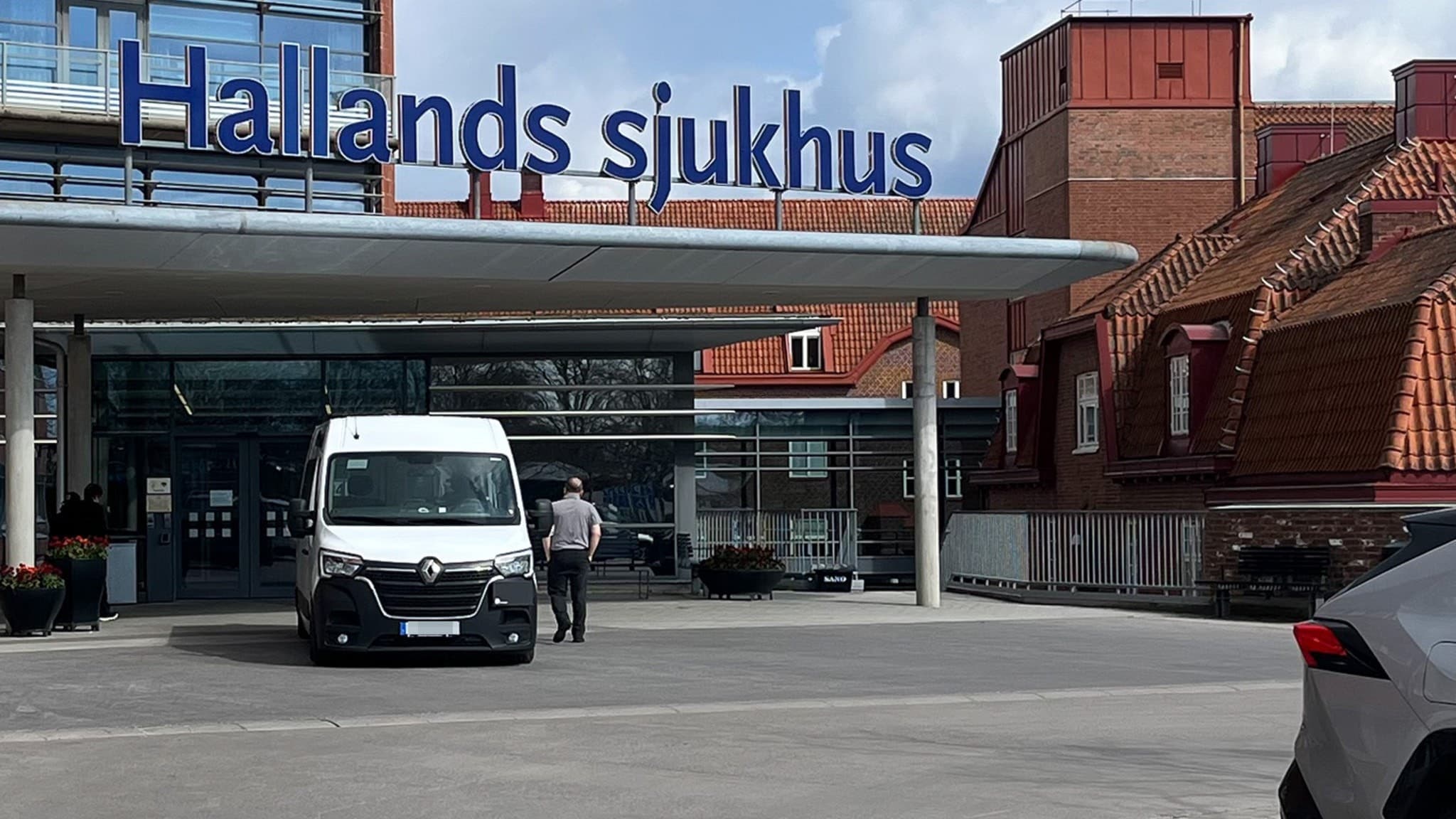 Entrén till Hallands sjukhus i Halmstad.