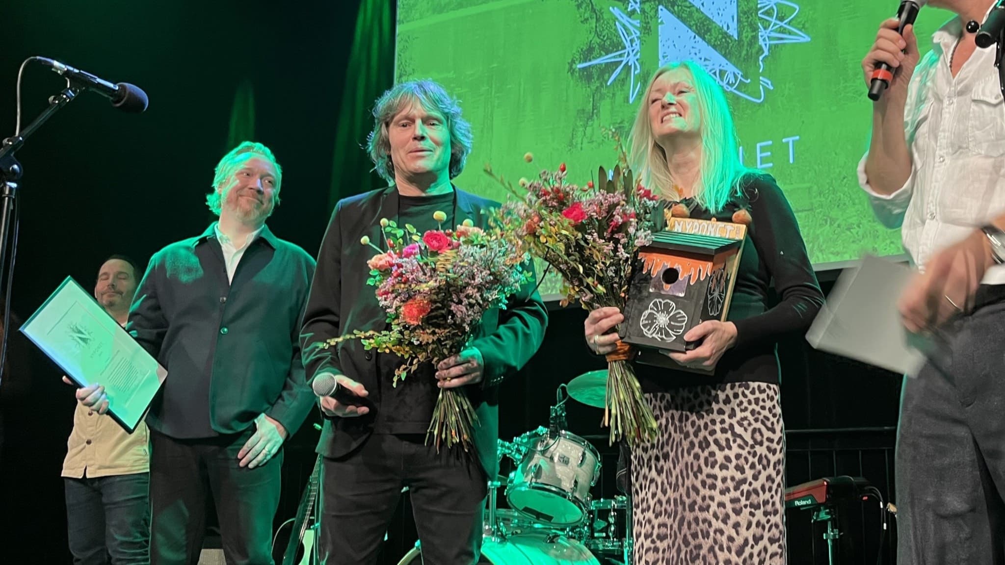Cirkuskaféet får 2024 års Nyponpris av Lars Winnerbäck. 