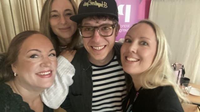 Musikpanelen tillsammans med programledare Maria Helttunen.