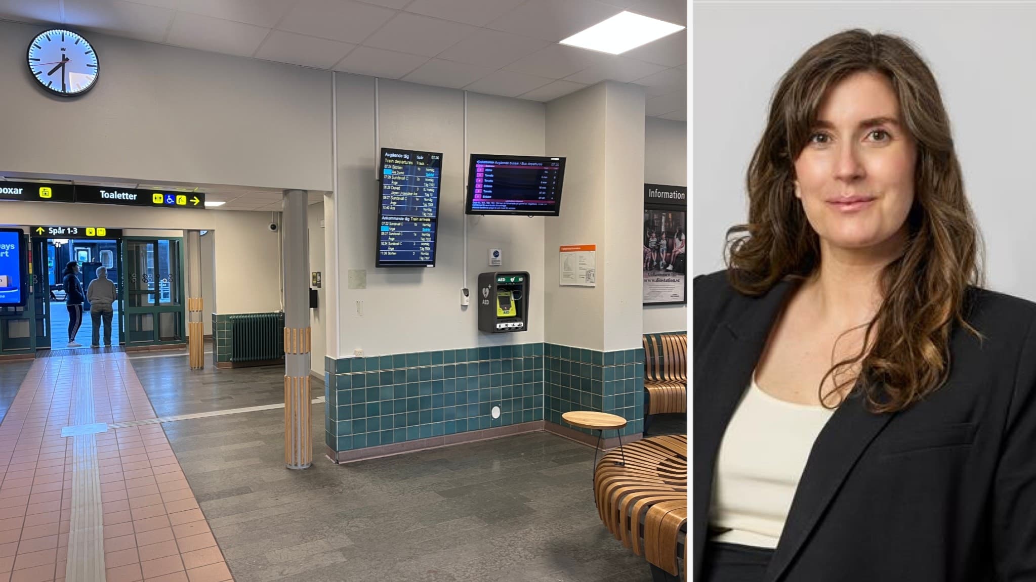 Interiör av en järnvägsstation med en vänthall, klocka på väggen och digitala skärmar som visar avgångar. Till vänster syns glasdörrar mot perrongen. En bild på en kvinna i långt, brunt hår finns inflikad till höger.