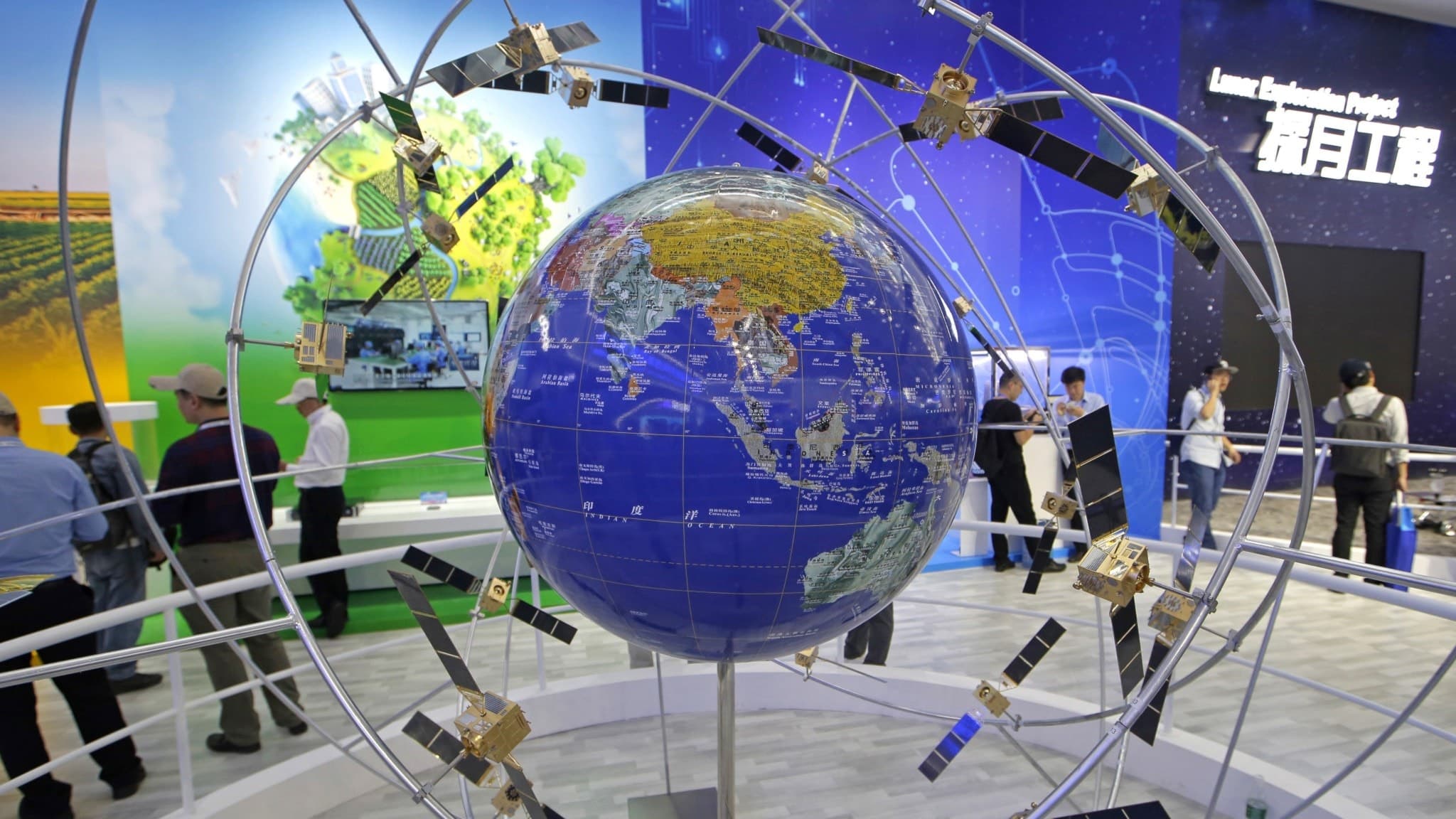 En modell av Kinas Beidou Navigation Satellite System visas på en flyg- och rymdutställning i Zhuhai, Guangdong.