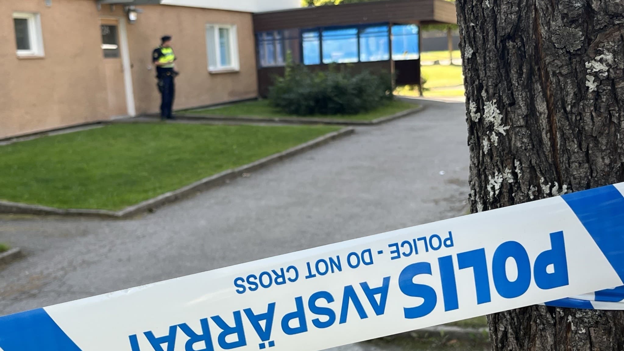 Polis vid Lagersberg i Eskilstuna. Foto: Fredrik Blomberg/Sveriges Radio.